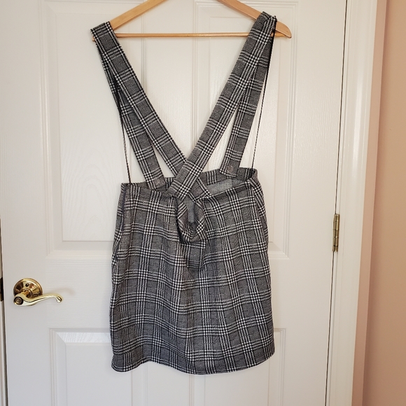 Skirt with Removable Suspenders - Picture 3 of 5